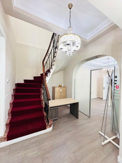Unirii / Vila Exclusivistă Birouri - Notariat / 8 Birouri si Parcare 5 Locuri