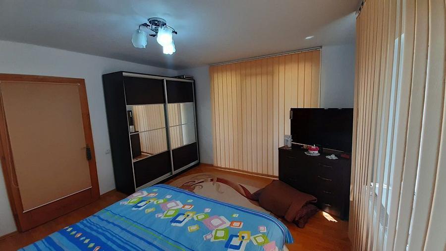 Casa moderna, foarte spatioasa, cu 1500 mp teren, în Dambul Rotund