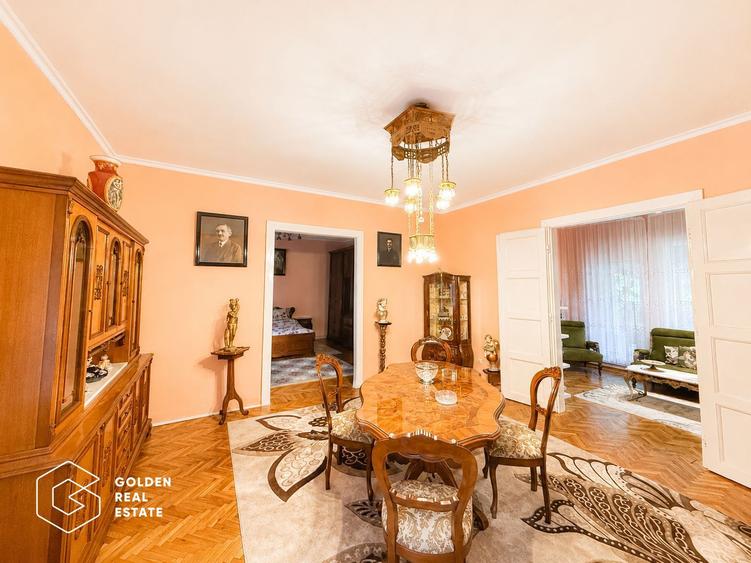 Apartament la casa cu 3 camere, zona Centrala
