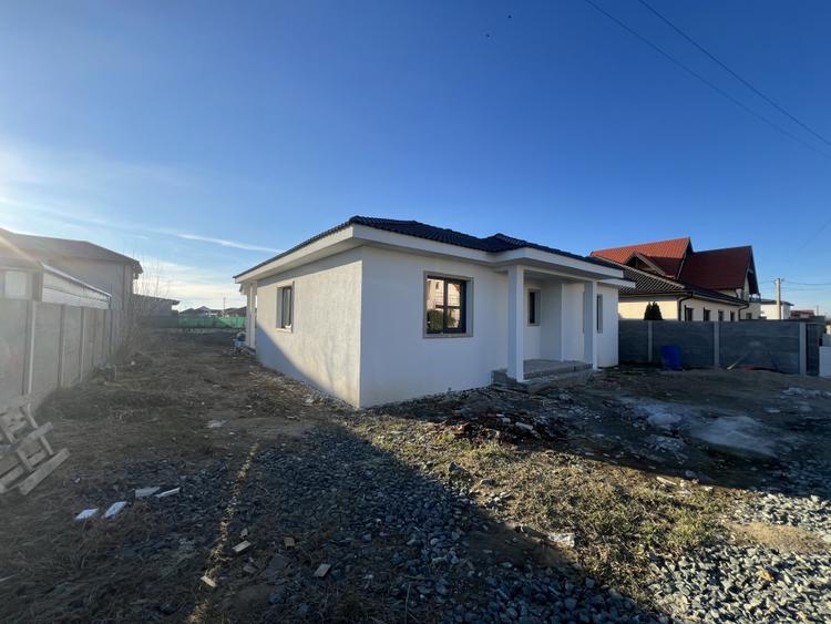 Sag - Casa individuala cu 3 dormitoare si teren de 600 mp