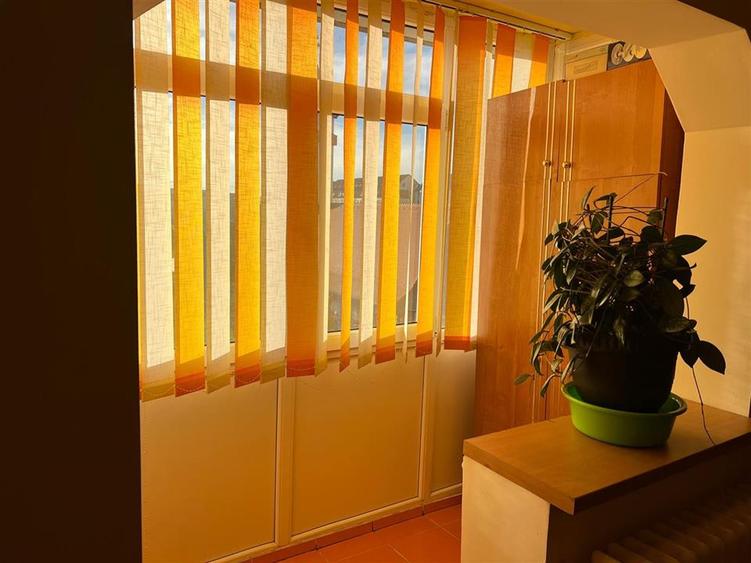 Apartament decomandat 3 camere etaj intermediar Vasile Aaron
