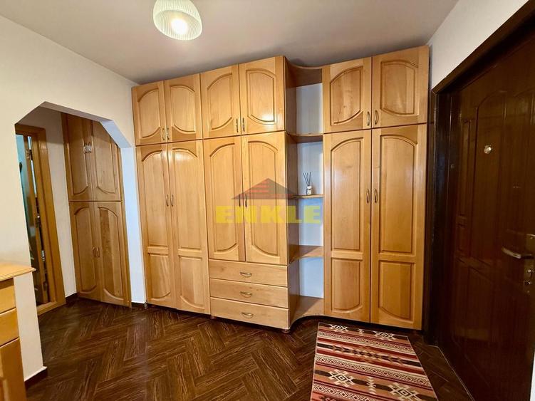 De vanzare apartament 2 camere decomandat