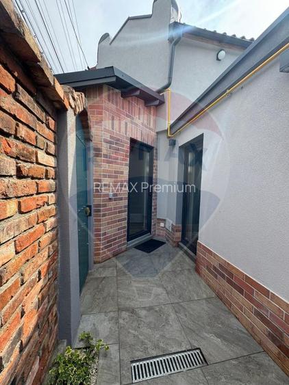 Inchiriez apartament la casa cu curte proprie - Zona Paris - 18