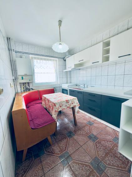 Apartament de inchiriat cu 3 camere in Racadau, et 5/8 cu loc de parcare
