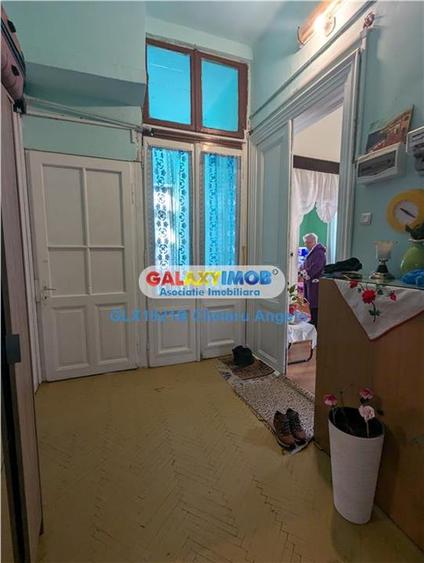 Armeneasca etaj vila 5 camere ,suprafata 200 mp, loc parcare
