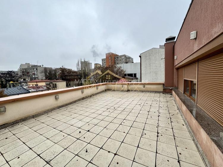 Vila centrala cu 13 camere *460mpu* + garaj // Dorobanți - 34