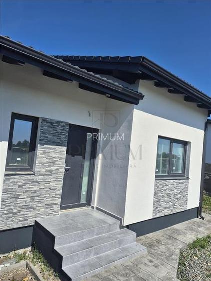 Duplex pe parter - 2 dormitoare - 3 bai ( o baie pe terasa ) - zona in plina dez - 5
