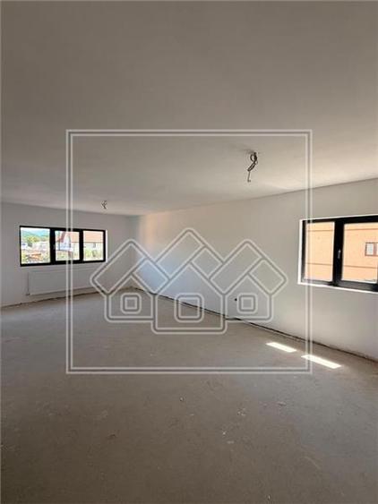 Ap cu 2 camere, balcon - 56 mp utili, balcon - Selimbar