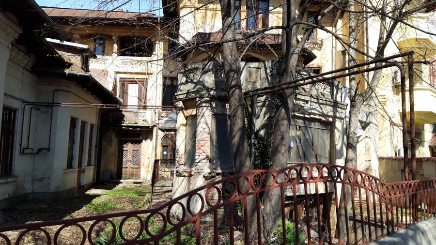 Vila 5 niveluri, Cotroceni. Clinica . Langa Facultatea de Medicina. 1,5 mil.