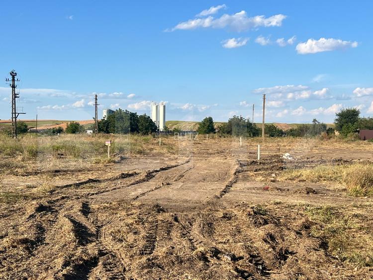 Teren intravilan, 6600 mp, deschidere trilaterală, zona Pielești - 4