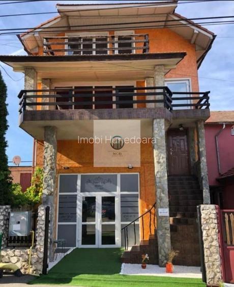 Investiție sigura, zona excelenta–Pensiune funcționala, Str.Horea Deva