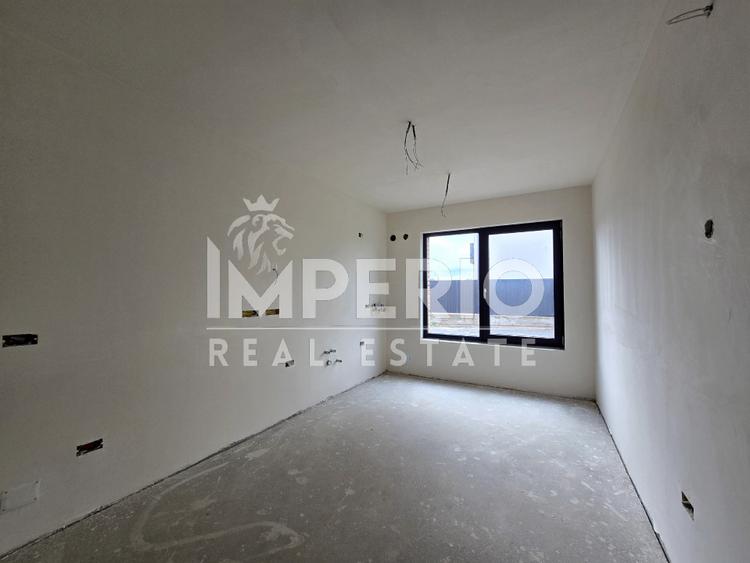 Duplex elegant cu 5 camere si 3 parcari!
