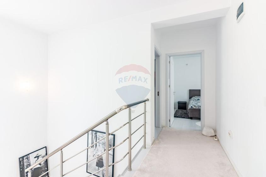 Casă / Vilă cu 4 camere de vânzare Tunari