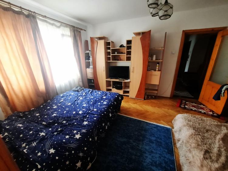 Apartament cu 2 camere, etajul 1/4, zona Podu Ros