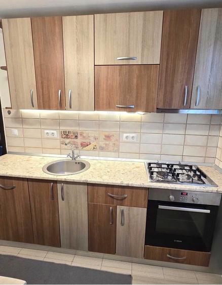 Apartament 4 camere - transformat in 3, zona Vest, Ploiești