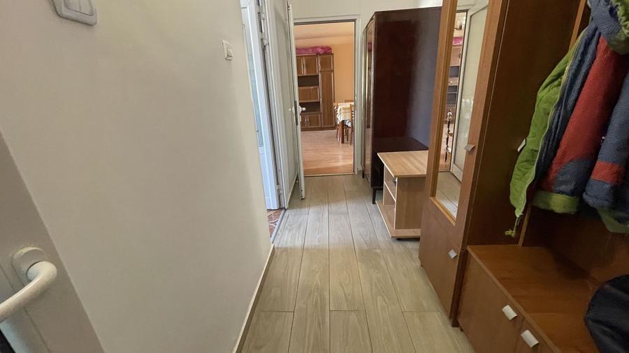 Apartament spațios cu două camere, etajul 4 cu acoperiș.