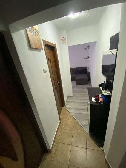 ENESCU , apartament cu 3 camere ,etaj 4 -acoperis!
