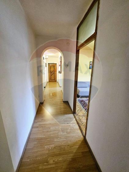 SINAIA- APARTAMENT DE VACANTA/ REZIDENTIAL- 3 camere in vila!