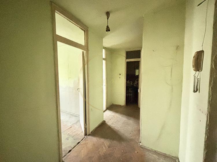 OCAZIE | Apartament 2 camere decomandat | NECESITA RENOVARE COMPLETA