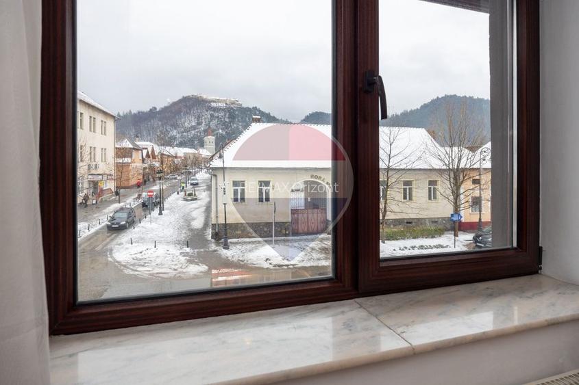 Pensiune cu restaurant și spații comerciale, central Râșnov - 21