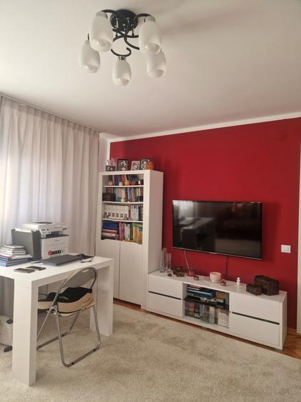 Zona Aradului bloc izolat termic, foarte bine impartit, pe doua parti,  mobilat