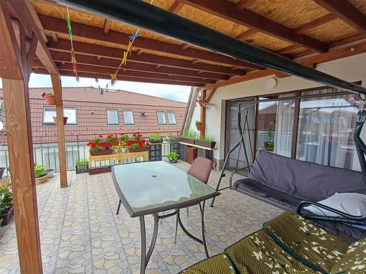Apartament 4 camere 2 bai terasa mare de vanzare
