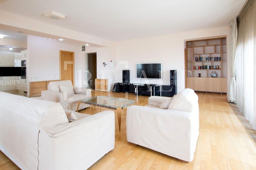 Inchiriere apartament 3 camere | Generos, 2 x Parcare, Acces lift | Domenii