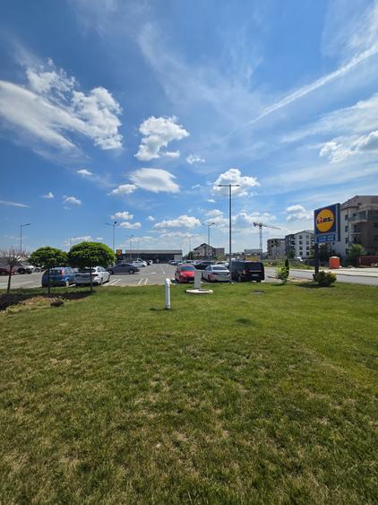 Spatiu comerical stradal 23 August magazin LIDL | Suprafata vitrata generoasa |