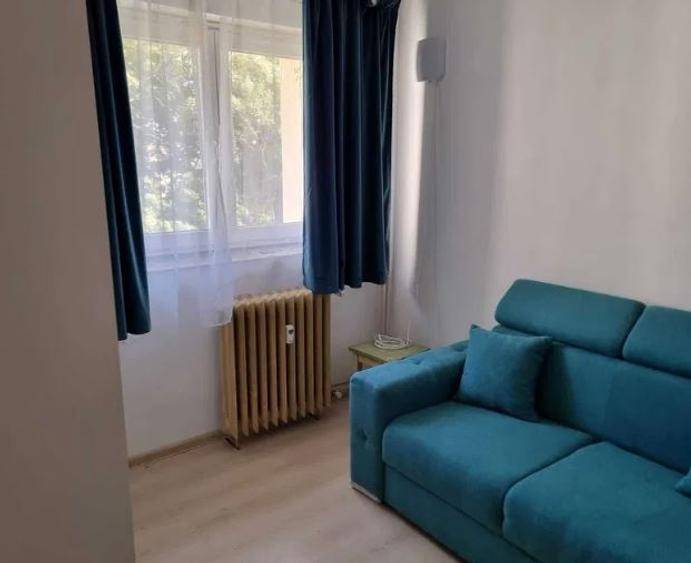 Titan PARC,bl.reabilitat,et.7/10,mobilat,utilat,balcon inchis,LIBER