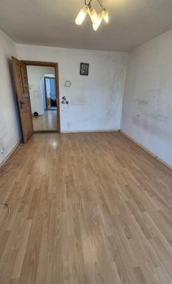 Apartament 2 camere, decomandat - vanzare