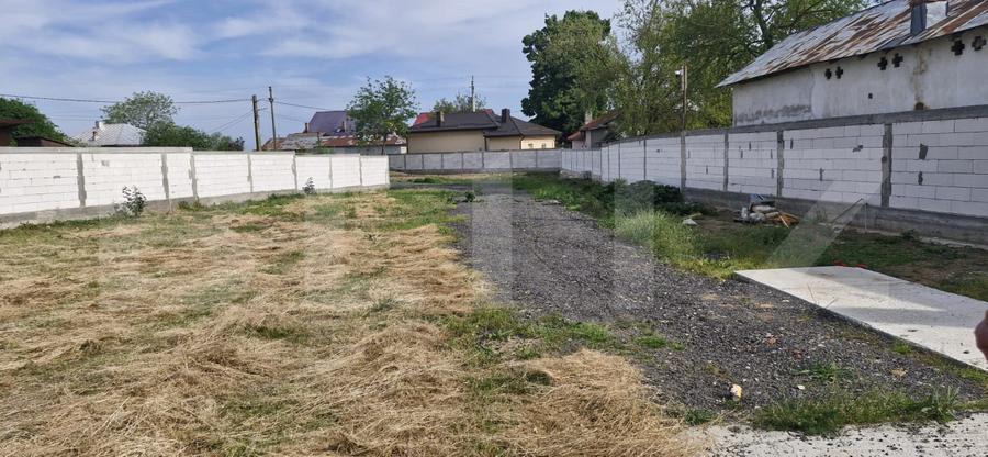 Teren intravilan de vânzare, 2 fronturi stradale, 1400 mp, zona Sud-Est