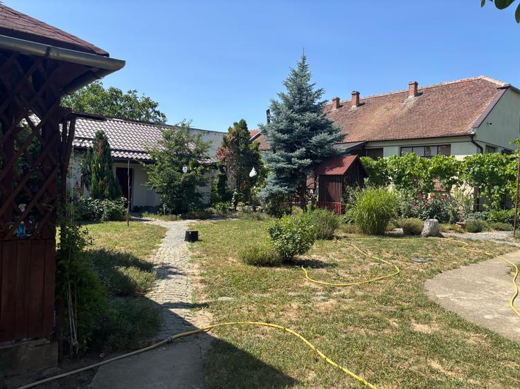 Vand casa in sag cu  gradina mare 277000 euro