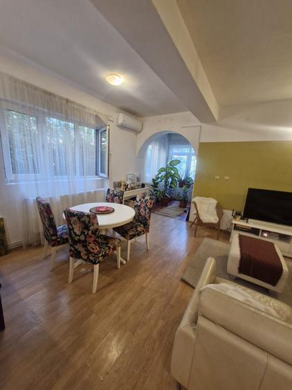 Vila eleganta in Bucurestii Noi - 5 camere, 300 mp teren, strada Barlogeni