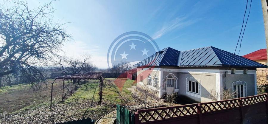 Casa Bradesti teren intravilan 7952 mp deschidere 33 m la DE 70
