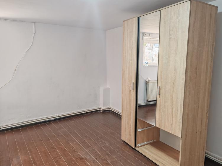 Apartament 4 camere liber la vanzare zona Securitatii
