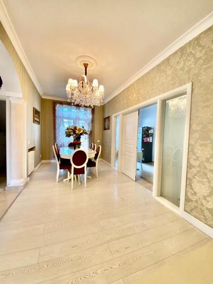 Vila superba-Cambridge School- Pipera , 5 camere-teren 1.000mp