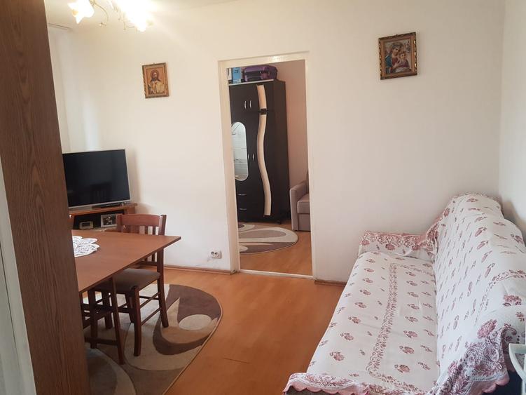 Apartament 2 camere zona Vasile Aron