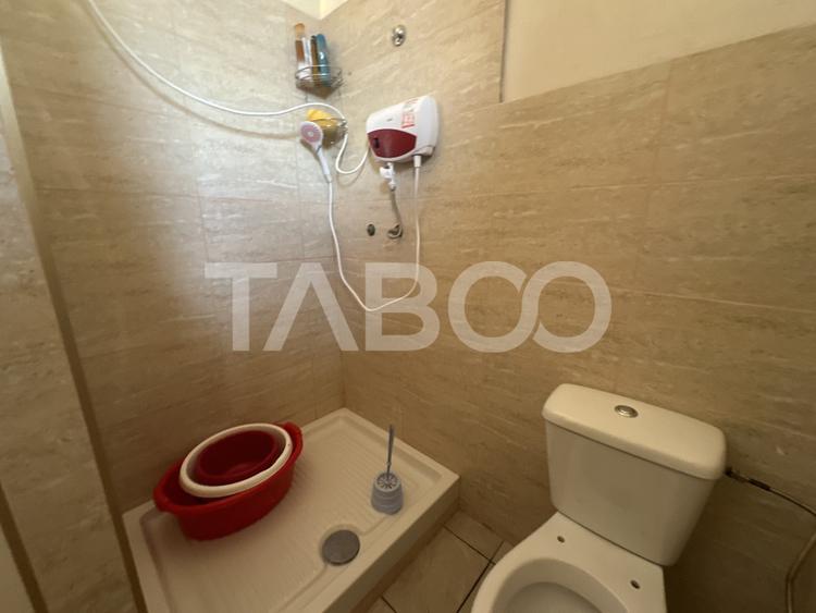 Casa 3 camere 5335 teren liber garaj si anexe in Sinca Veche