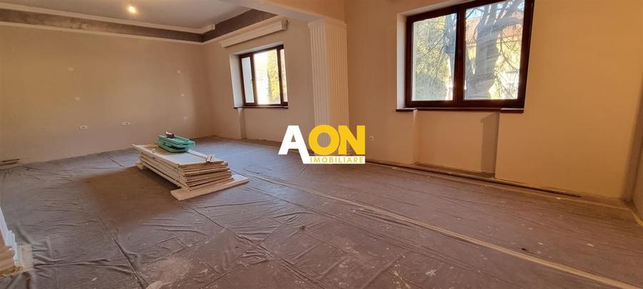 Spatiu Comercial Renovat cu Curte Interioara 7 Euro/mp