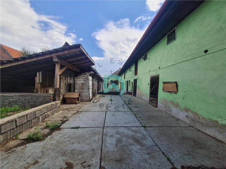 Casa Crizbav, singur in curte, Brasov