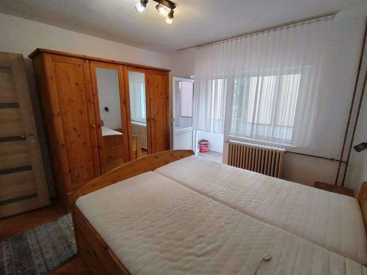 Apartament cu 3 camere decomandat, mobilat în Girocului