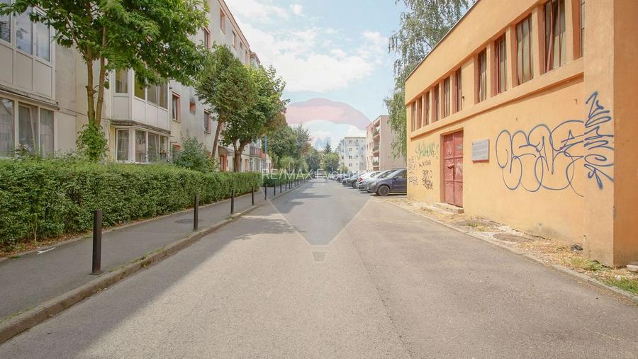 COMISION 0% | Apartament cu 2 camere | Decomandat | Zona Tractorul - 17