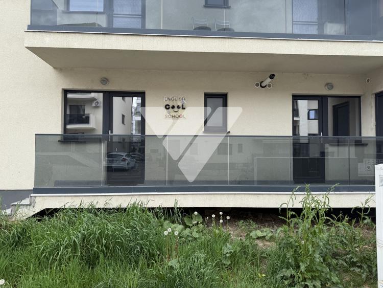 Apartament 2 camere la parter loc de parcare geam la baie