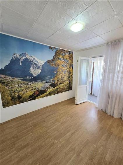 Apartament 3 Camere, Semidecomandat, zona Badea Cartan