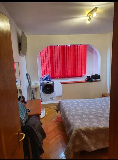 Apartament 3 camere - semidecomandat - Trapezului