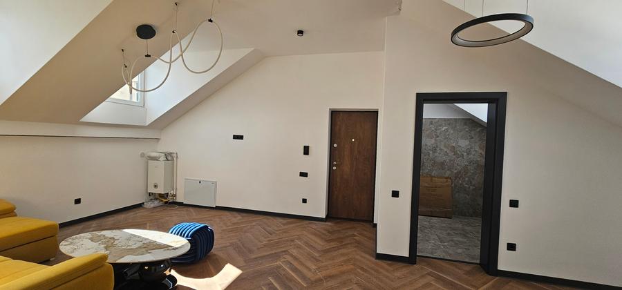 Vand apartament de 3 camere,cu 2 locuri de parcare situat in Turnisor,str.Bieltz