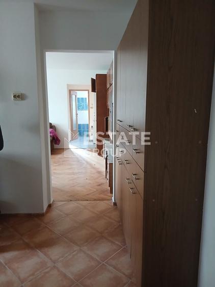 Apartament cu 3 camere in zona Aradului