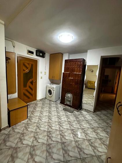 Apartament 3 camere decomandat, et. 2, Zona Piata mare