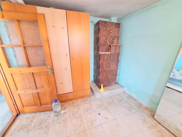 Teren 371 mp curti constructii+casa 5 camere si anexe, zona Izvoare