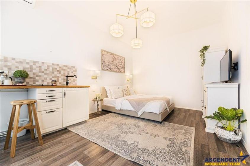 3 apartamente + transfer afacere, locuri parcare, Centrul Istoric, Brasov